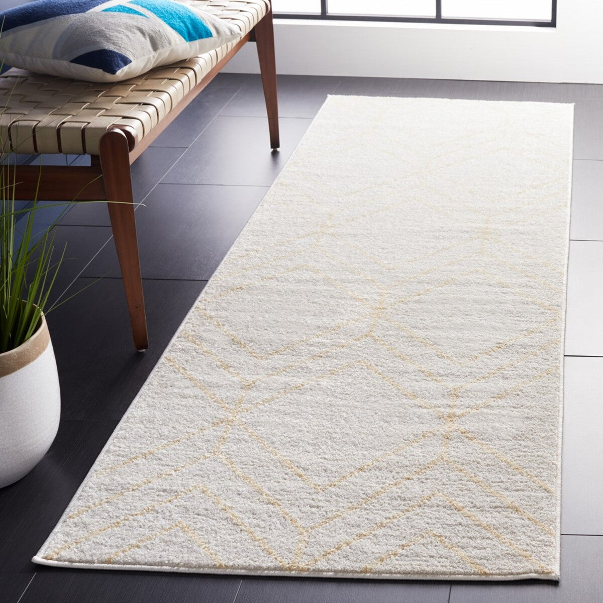 Stylish Adirondack Area Rug: Durable Blend of Polypropylene, Jute & Polyester