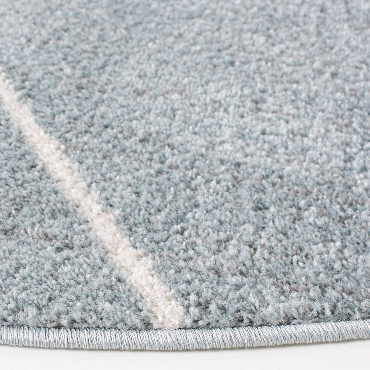 Stylish Adirondack Area Rug: Durable Blend of Polypropylene, Jute & Polyester