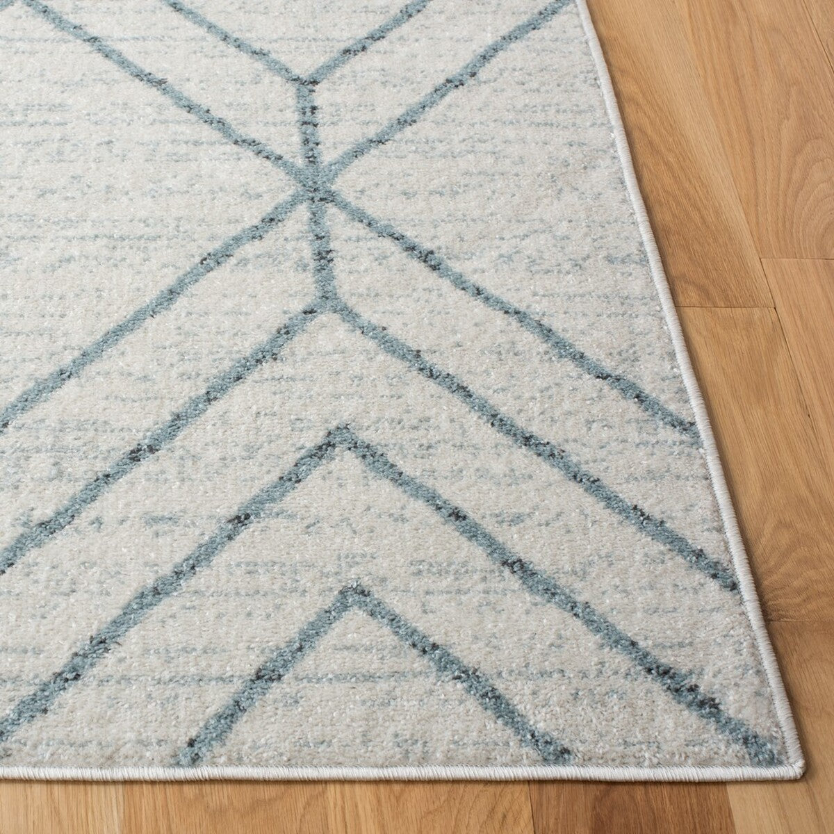 Stylish Adirondack Area Rug: Durable Blend of Polypropylene, Jute & Polyester
