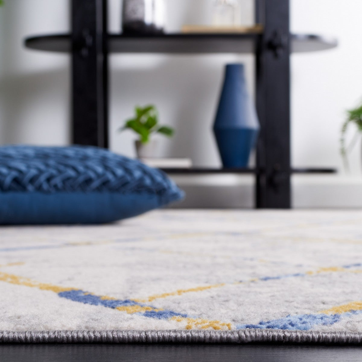Stylish Modern Power Loomed Area Rug - Durable Polyester & Cotton Blend for Living Spaces