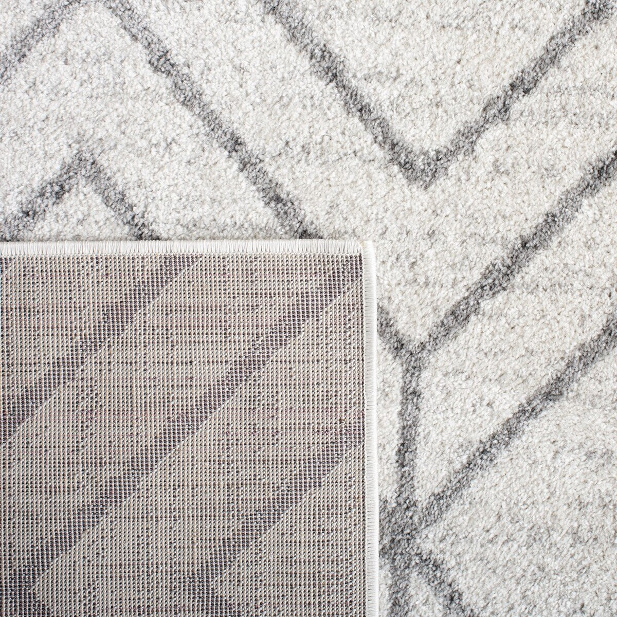 Stylish Adirondack Area Rug: Durable Blend of Polypropylene, Jute & Polyester