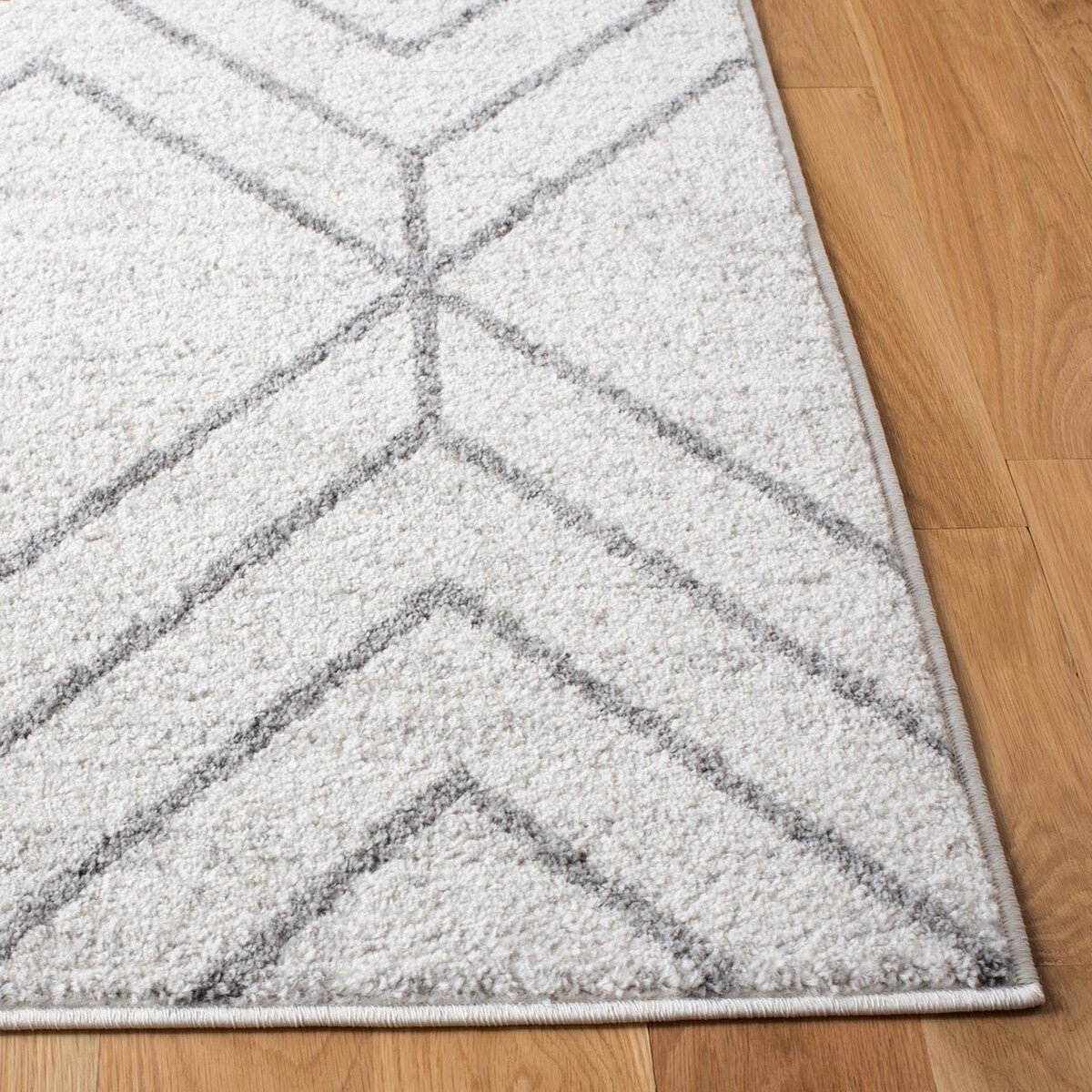 Stylish Adirondack Area Rug: Durable Blend of Polypropylene, Jute & Polyester