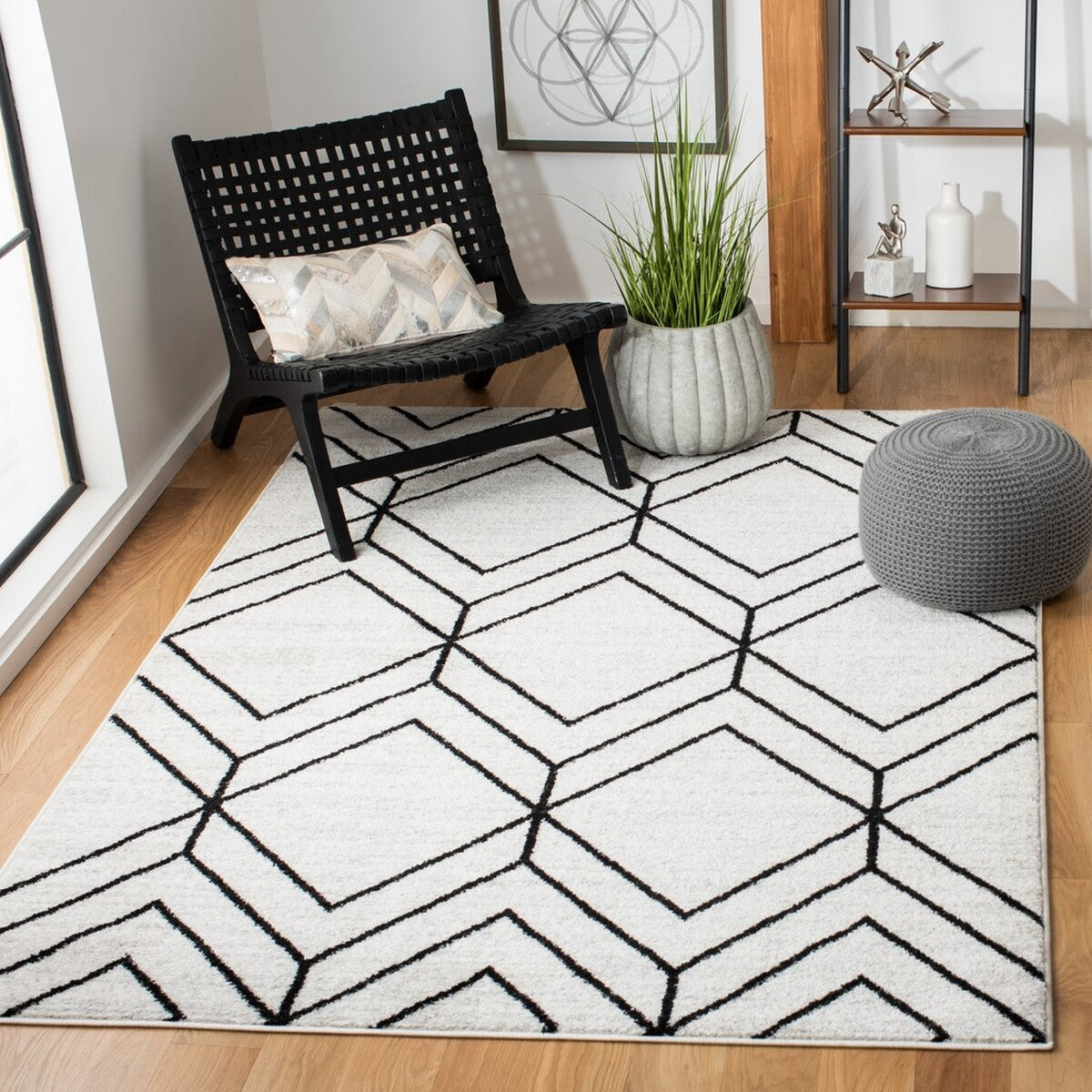 Stylish Adirondack Area Rug: Durable Blend of Polypropylene, Jute & Polyester