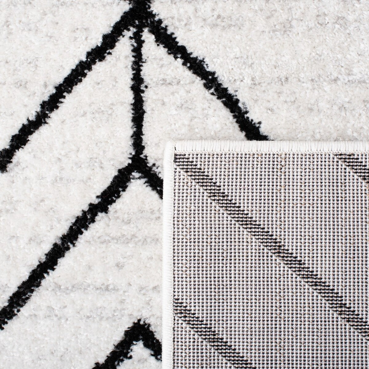Stylish Adirondack Area Rug: Durable Blend of Polypropylene, Jute & Polyester