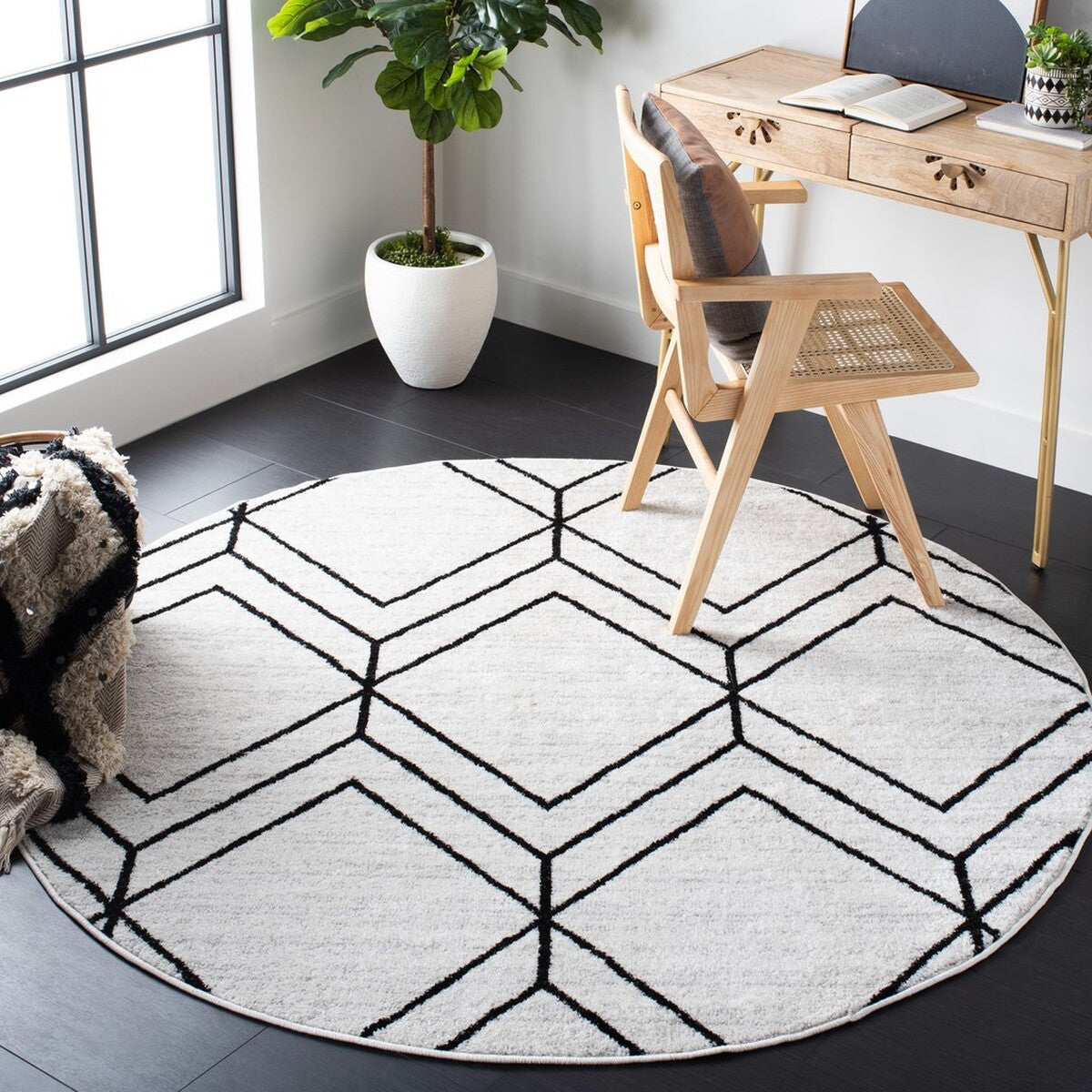 Stylish Adirondack Area Rug: Durable Blend of Polypropylene, Jute & Polyester