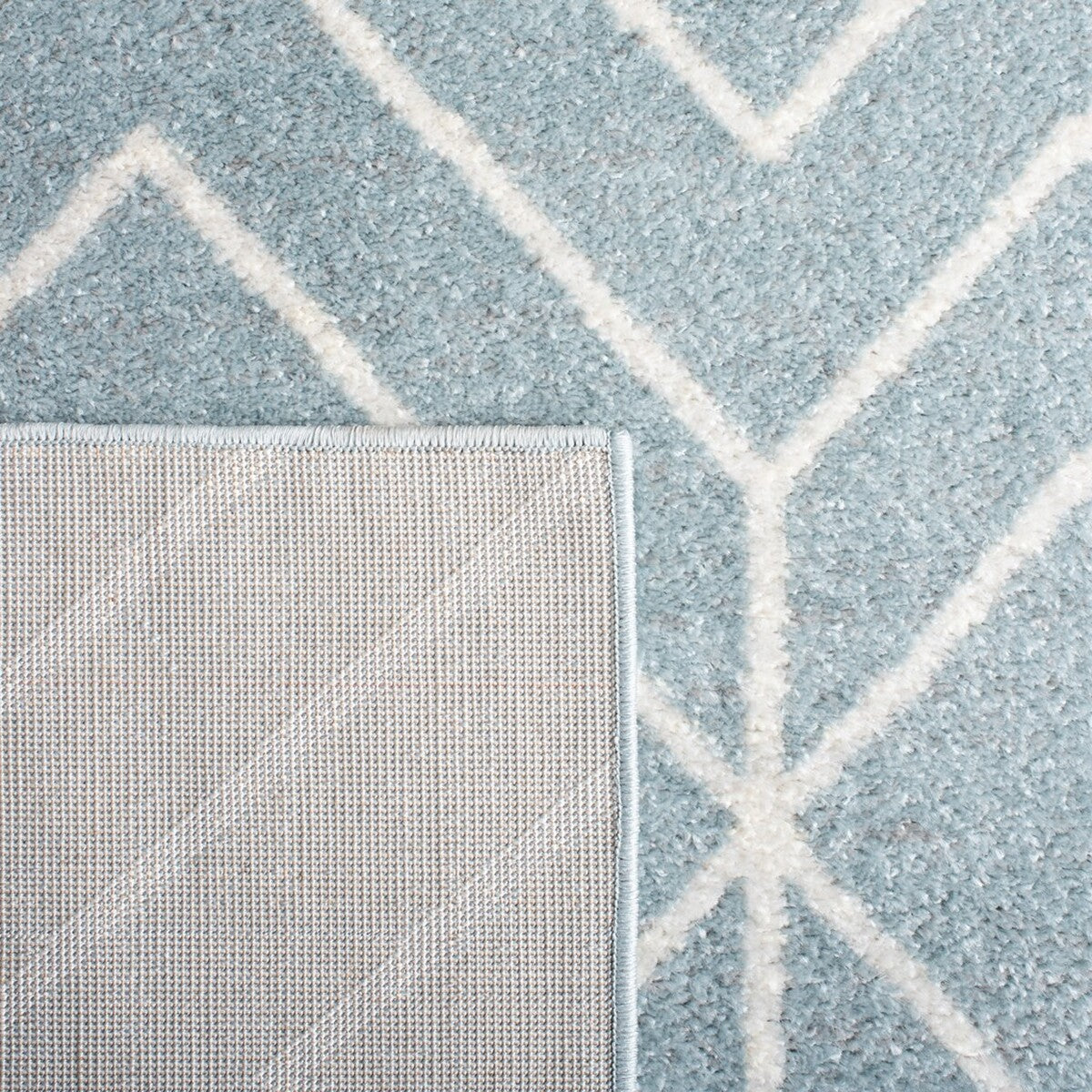Stylish Adirondack Area Rug: Durable Blend of Polypropylene, Jute & Polyester