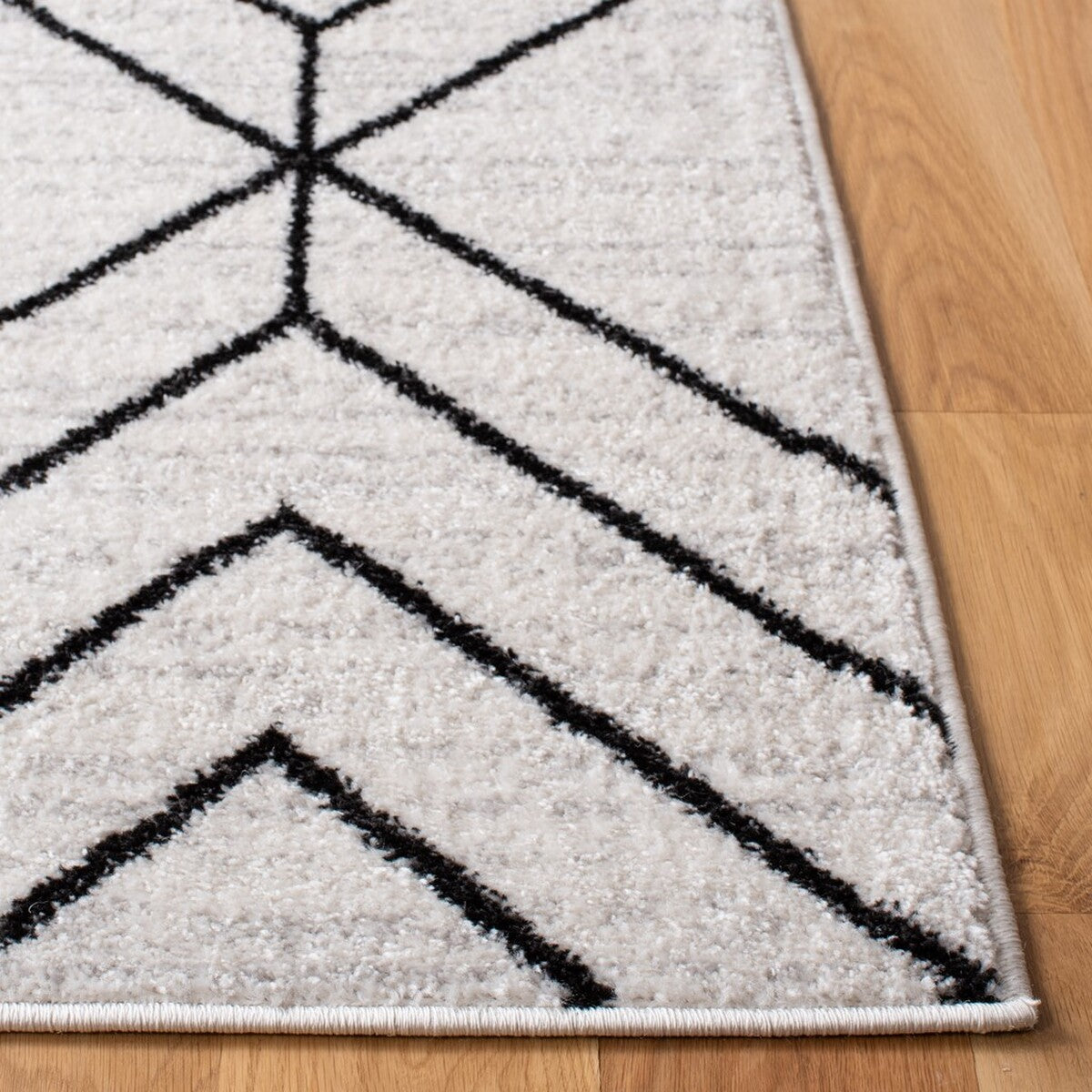 Stylish Adirondack Area Rug: Durable Blend of Polypropylene, Jute & Polyester