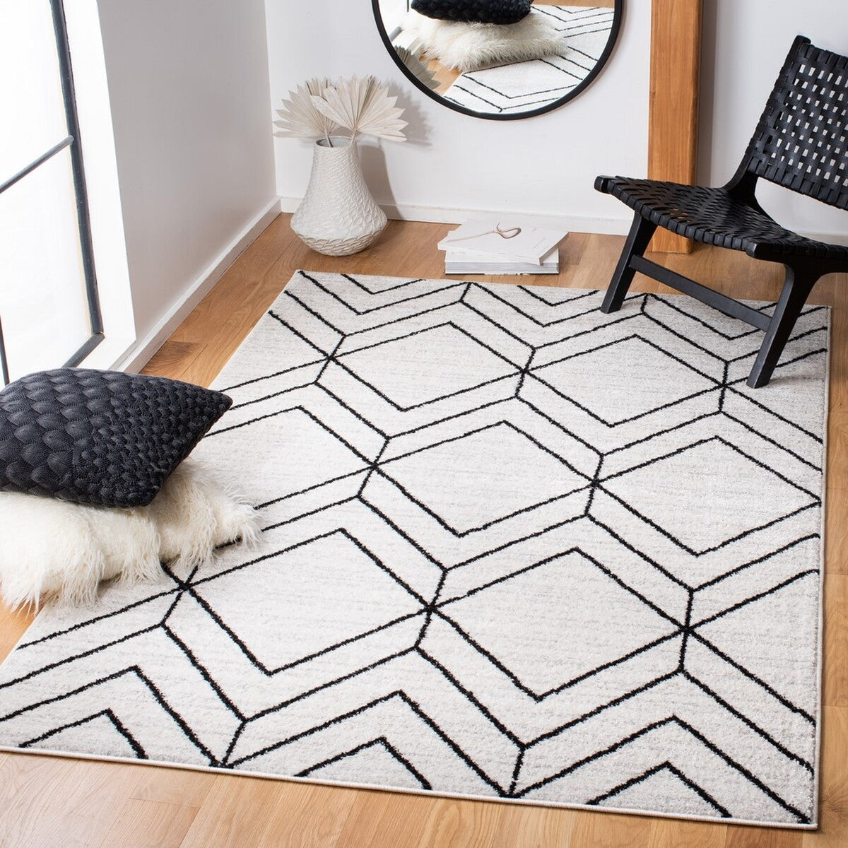 Stylish Adirondack Area Rug: Durable Blend of Polypropylene, Jute & Polyester