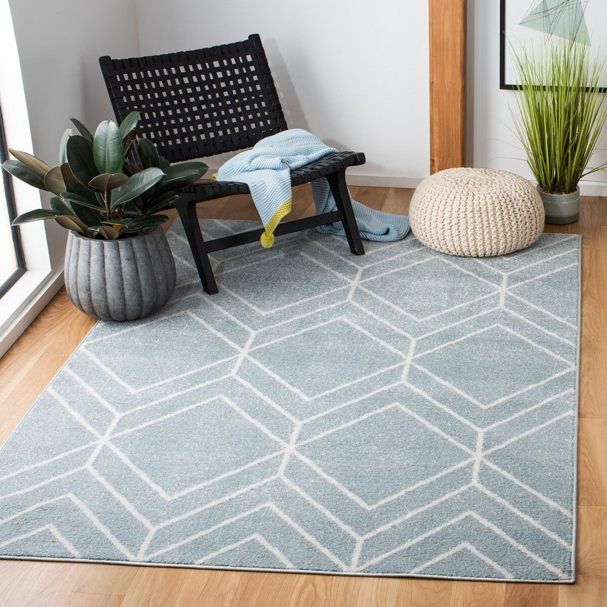 Stylish Adirondack Area Rug: Durable Blend of Polypropylene, Jute & Polyester