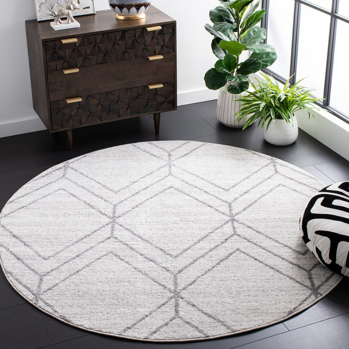 Stylish Adirondack Area Rug: Durable Blend of Polypropylene, Jute & Polyester