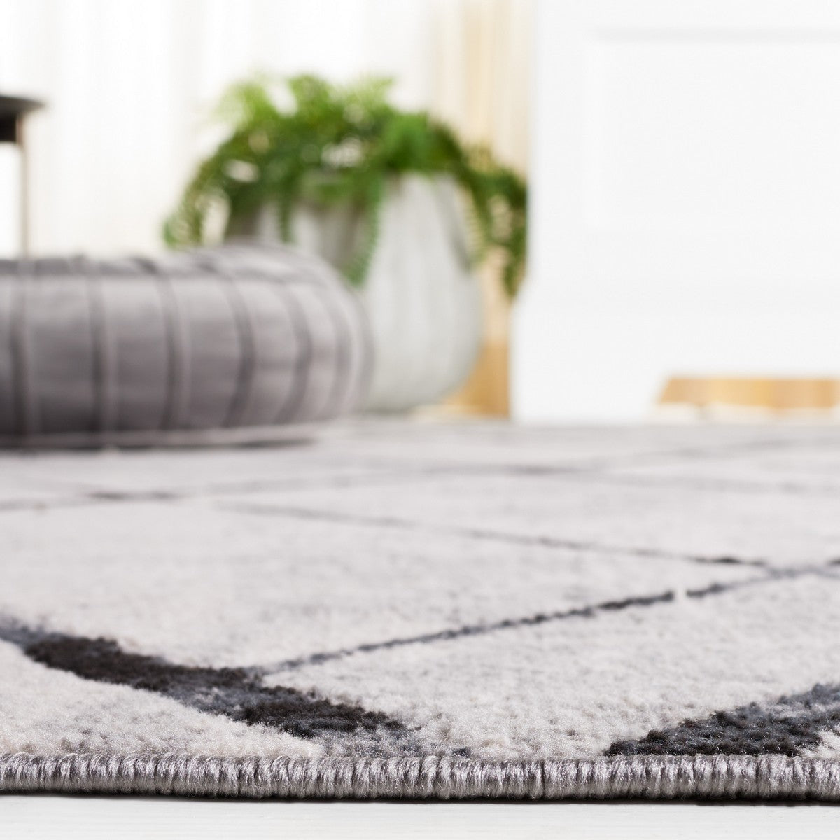 Stylish Modern Power Loomed Area Rug - Durable Polyester & Cotton Blend for Living Spaces